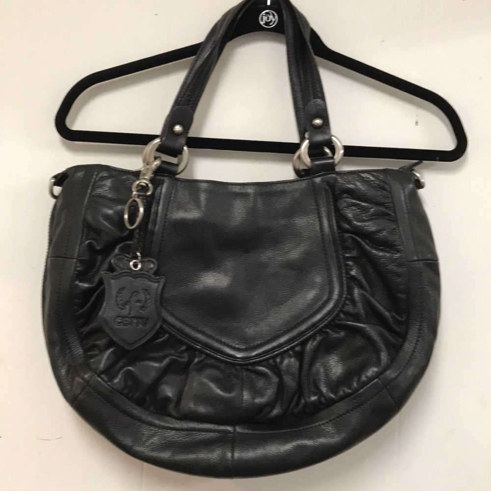 Cettu Shoulder Bag